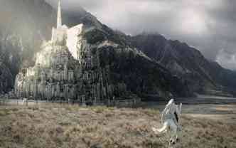 No terceiro filme da trilogia O Senhor dos Anis, de J. R. R. Tolkien, a cidade de Minas Tirith  palco da batalha dos Campos do Pelennor(foto: Warner Bros/Reproduo)