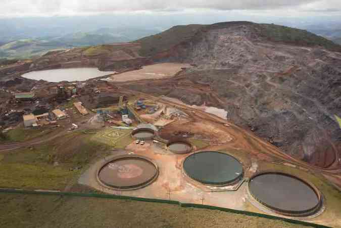 Vista da Mina do Gama, em Nova Lima, uma das primeiras a ter sua barragem descaracterizada em Minas Gerais: redução no uso de água gera reaproveitamento de 80% dos recursos hídricos utilizados(foto: Paulo Márcio/Encontro)