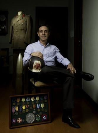 O engenheiro mineiro Marcos Moretzsohn é o maior colecionador de itens da Segunda Guerra Mundial no Brasil(foto: Cláudio Cunha/Encontro) O engenheiro mineiro Marcos Moretzsohn é o maior colecionador de itens da Segunda Guerra Mundial no Brasil(foto: Cláudio Cunha/Encontro)
