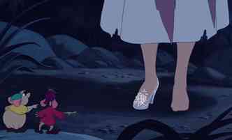 Entenda a verdade sobre a polmica do sapatinho da Cinderela, que, segundo internautas, seria de pelo de esquilo, e no de cristal(foto: Disney/Reproduo)