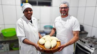 Queijo Cabacinha é um queijo de massa filada, moldado cuidadosamente no formato de pequenas moringas(foto: Diego Vargas / Seapa) Queijo Cabacinha é um queijo de massa filada, moldado cuidadosamente no formato de pequenas moringas(foto: Diego Vargas / Seapa)
