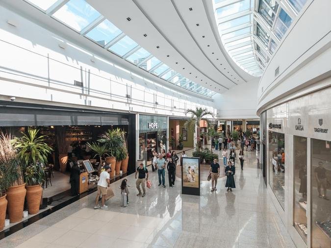 No BH Shopping, o cliente participa do sorteios de um Volvo EX40 e ainda pode trocar os cupons por uma bolsa exclusiva da marca Luiza Barcelos (foto: Luke Garcia/Divulga��o )