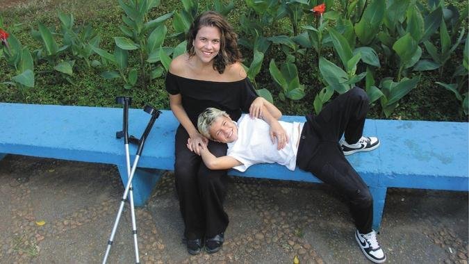 A artista Brisa Marques e o filho Jo�o, de 10 anos: 