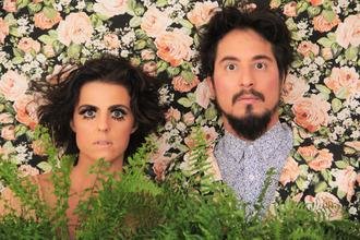 Com dan�a-teatro e jazz, pe�a discute viol�ncia contra a mulher
