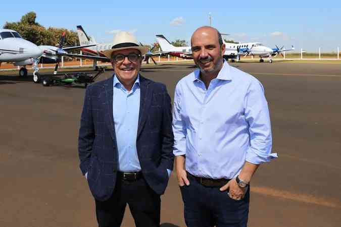 Jos Francisco com o filho do meio, Carlos Eduardo Turchetto Santos, CEO da CMAA: 