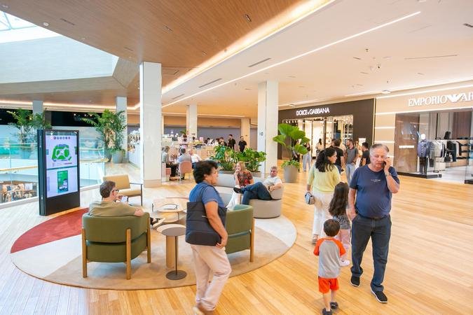 DiamondMall: clientes recebem n�mero da sorte para concorrer a um BMW X1 e podem retirar uma bolsa exclusiva de tric� da marca LE LIS (foto: BS Fotografia/Divulga��o)