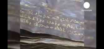 A relíquia turca, em couro, está escrita num dialeto do aramaico com tinta à base de ouro(foto: YouTube/Reprodução)