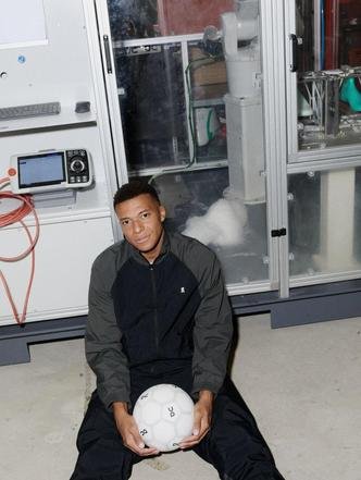 Mbappé em campanha para a On(foto: Reprodução/Instagram @k.mbappe) Mbappé em campanha para a On(foto: Reprodução/Instagram @k.mbappe)