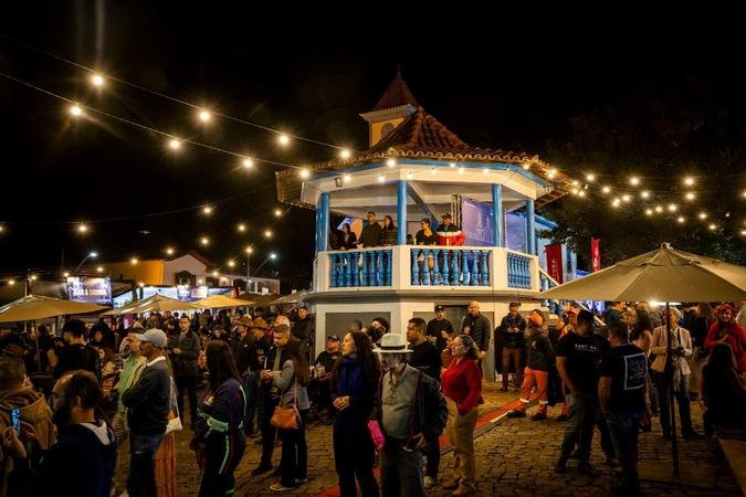 Com formatos que variam conforme a cidade, os festivais mant�m como eixo central a valoriza��o da cadeia produtiva da gastronomia, reunindo produtores, cozinheiros e chefs(foto: Victor Shwaner/Divulga��o)