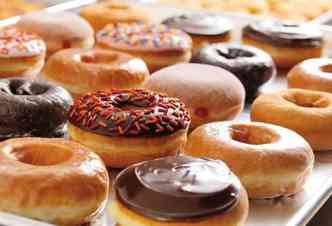 As rosquinhas, ou donuts, famosas por serem objeto de desejo do personagem Homer Simpsons e de muitos policiais americanos, voltam ao mercado de BH aps 12 anos(foto: Facebook/DunkinDonutsBrasil/Reproduo)