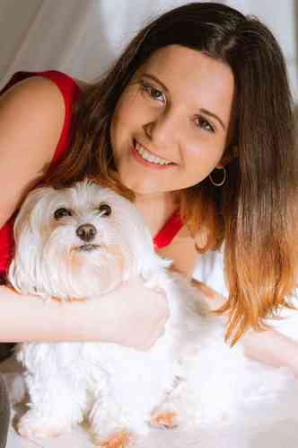 Maria Eduarda Brando, professora de ingls, com a cachorrinha Marrie: 