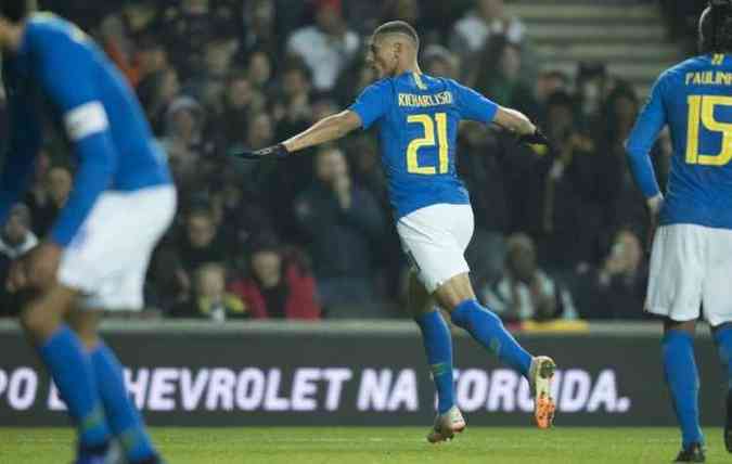 O atacante Richarlison, que entrou no lugar de Neymar, marcou o nico gol do Brasil na vitria sobre Camares, no ltimo amistoso do ano(foto: Lucas Figueiredo/CBF/Divulgao)