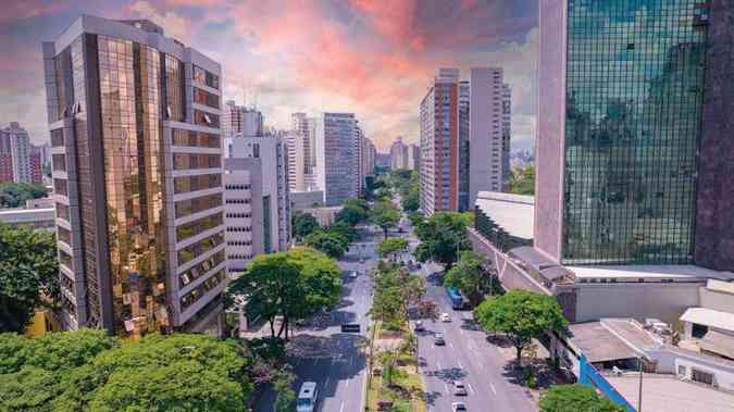 Avenida Afonso Pena passa por revitalizao: implantao de faixa exclusiva para nibus, ciclovia e mudana na sinalizao, alm de fresagem e recapeamento do asfalto(foto: Shutterstock)