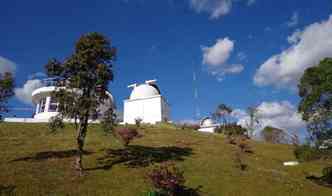 O observatrio Pico dos Dias, em Brazpolis, no sul de Minas, j possui quatro telescpios e vai ganhar um outro, que ser instalado pela Rssia, para anlise do lixo espacial que orbita a Terra(foto: Facebook/observatoriopicodosdias/Reproduo)