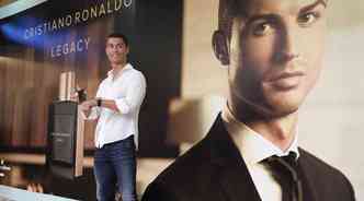O craque Cristiano Ronaldo no sai da mdia nem quando o assunto  uma tentativa de assalto no interior da Frana: um bandido foi reconhecido por ser parecido com o jogador do Real Madrid(foto: Instagram/cristiano/Reproduo)
