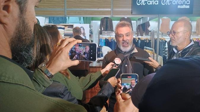 Secretário de Estado de Cultura e Turismo de Minas Gerais (Secult-MG), Leônidas Oliveira foi homenageado como patrono da FestMalhas (foto: Secult/Divulgação) Secretário de Estado de Cultura e Turismo de Minas Gerais (Secult-MG), Leônidas Oliveira foi homenageado como patrono da FestMalhas (foto: Secult/Divulgação)