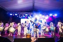 Maurcio Tizumba e os Caixeiros do Rosrio exaltam a f e o congado