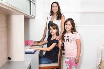 Mãe de Lara, de 9 anos, e Alice, de 6, Fernanda Chaves sempre bate na tecla da importância do para casa: Mãe de Lara, de 9 anos, e Alice, de 6, Fernanda Chaves sempre bate na tecla da importância do para casa: