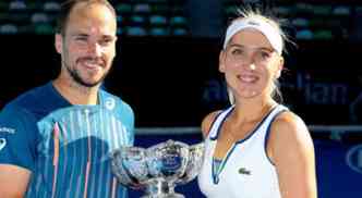 O tenista mineiro Bruno Soares e a russa Elena Vesnina conquistaram o ttulo de duplas mistas no Aberto da Austrlia(foto: Tennis Australia/Reproduo)