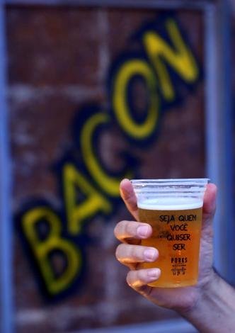 At sexta-feira (28), o pblico poder aproveitar uma promoo de 70% de desconto no chope Pilsen Verace 330 ml no Porks(foto: Edy Fernandes)