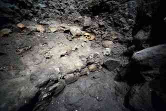 As 35 caveiras descobertas no stio arqueolgico do Templo Mayor, na Cidade do Mxico, eram exibidas pelos astecas como se fossem trofus de guerra(foto: PAU/INAH/Divulgao)