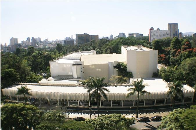 Fachada do Pal�cio das Artes: encomendada por JK a Oscar Niemeyer, na d�cada de 1940, instala��o cultural s� foi inaugurada em mar�o de 1971 (foto: Paulo Lacerda/Divulga��o)