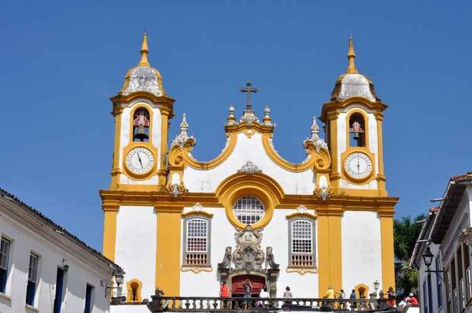 Tiradentes: A cidade histórica fundada no início do século VIII teve seu conjunto arquitetônico e urbanístico tombado pelo Iphan e encanta pelas igrejas imponentes e pelo casario térreo. Conta com bons hotéis e pousadas, além de restaurantes estrelados.(foto: Wikimedia Commons) Tiradentes: A cidade histórica fundada no início do século VIII teve seu conjunto arquitetônico e urbanístico tombado pelo Iphan e encanta pelas igrejas imponentes e pelo casario térreo. Conta com bons hotéis e pousadas, além de restaurantes estrelados.(foto: Wikimedia Commons)