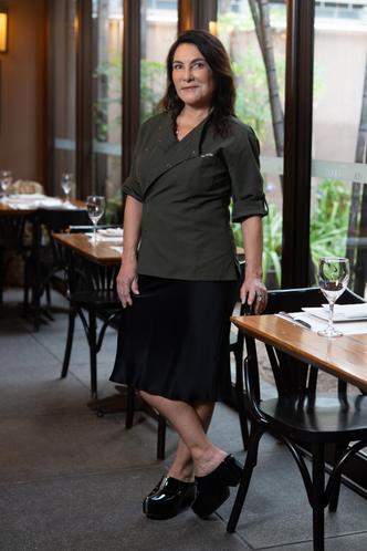 Marise Rache, a chef eleita por Encontro Gastrô a melhor da cidade pelo terceiro ano consecutivo, lembra de sua maior inspiração: %u201CMinha mãe, assim como toda a família materna, cozinhava muito bem. Ainda menina, ficava ali tentando aprender com ela%u201D (foto: Paulo Márcio) Marise Rache, a chef eleita por Encontro Gastrô a melhor da cidade pelo terceiro ano consecutivo, lembra de sua maior inspiração: %u201CMinha mãe, assim como toda a família materna, cozinhava muito bem. Ainda menina, ficava ali tentando aprender com ela%u201D (foto: Paulo Márcio)
