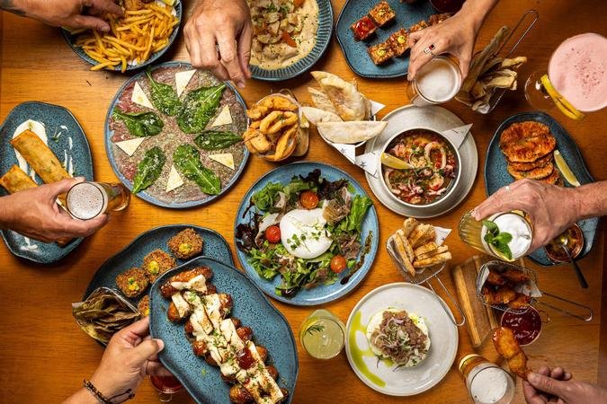 Al Mar, que fica em uma esquina da lagoa, � uma das op��es de gastronomia da regi�o (foto: Victor Schwaner/Divulga��o)