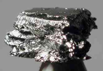 Um estudo conjunto entre britnicos e chineses descobriu que o irdio, metal presente no meteoro que extinguiu os dinossauros,  muito eficaz para acabar com as clulas cancerosas(foto: Periodictable.com/Theodore W. Gray/Reproduo)