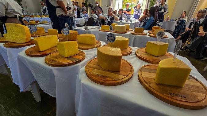 No fim do ano passado, os Modos de Fazer o Queijo Minas Artesanal foram reconhecidos pela Unesco como Patrimônio Cultural Imaterial da Humanidade(foto: Divulgação/Emater-MG) No fim do ano passado, os Modos de Fazer o Queijo Minas Artesanal foram reconhecidos pela Unesco como Patrimônio Cultural Imaterial da Humanidade(foto: Divulgação/Emater-MG)