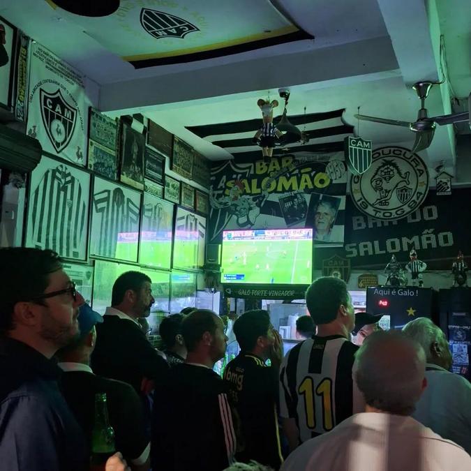 Bar do Salomão durante jogo do Atlético(foto: Reprodução/Instagram @bardosalomaobh) Bar do Salomão durante jogo do Atlético(foto: Reprodução/Instagram @bardosalomaobh)