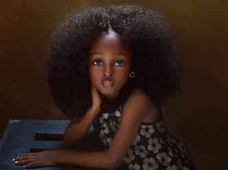 Com apenas 5 anos, a nigeriana Jare Ijalana est fazendo sucesso na internet devido  sua beleza(foto: Instagram/mofebamuyiwa/Reproduo)