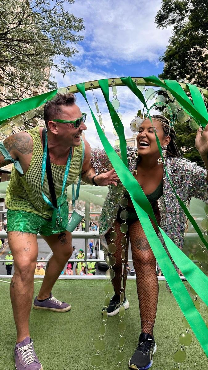 Casal de influencers Mateus e Lu no Carnaval de rua de BH: em 2026 eles v�o maratonar em diversas baterias de blocos (foto: Andr� de Paiva/Divulga��o )