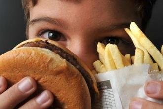 OMS lan�a guia para enfrentar obesidade em crian�as e adolescentes