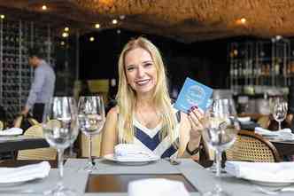 A economista Amira Carvalho, que faz uma peregrinao pelos restaurantes do passaporte, no Olgar Nur: 
