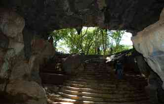 Alm do parque do Sumidouro, vale a pena conhecer a rota das grutas, como a da Lapinha, que fica prxima a Lagoa Santa(foto: Arquivo IEF/Divulgao)