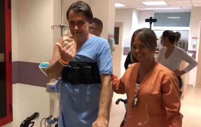 Em live realizada diretamente do hospital Albert Einstein,m em So Paulo (SP), o candidato Jair Bolsonaro diz que estar recuperado em uma semana(foto: YouTube/Bolsonaro TV/Reproduo)
