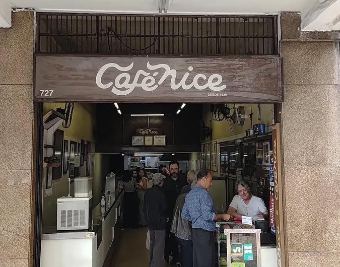 Fachada do Café Nice, que será reformada durante revitalização do espaço: placas de comunicação e quadros de fotografias antigas vão compor o ambiente interno (foto: Reprodução Instagram/ @cafenicbh) Fachada do Café Nice, que será reformada durante revitalização do espaço: placas de comunicação e quadros de fotografias antigas vão compor o ambiente interno (foto: Reprodução Instagram/ @cafenicbh)