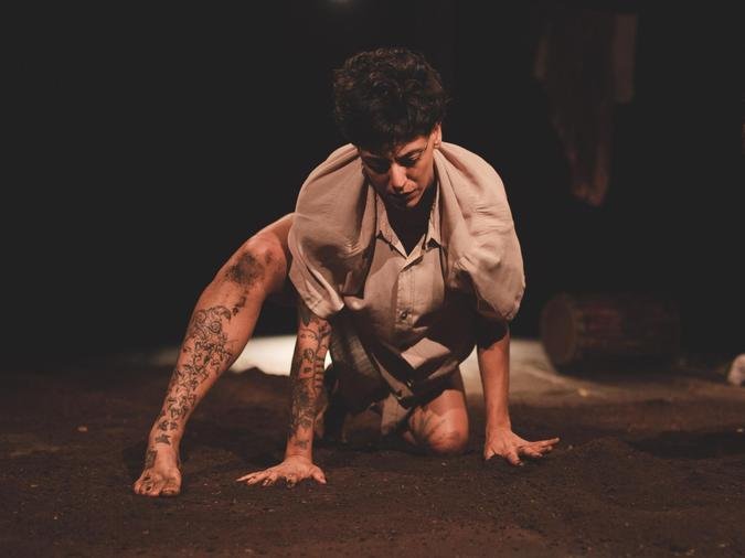 Espet�culo parte da pergunta sobre o lugar do ser humano em rela��o � terra e �s transforma��es do territ�rio(foto: Gilberto Goulart/Divulga��o)