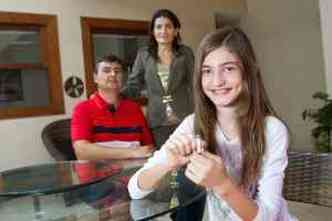 Luiza Machado, de 11 anos, com os pais, Antnio e Raquel Machado: 