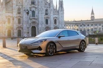 Denza Z9GT aposta em recarga ultrarr�pida para rivalizar com Porsche