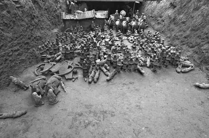 Arquelogos encontraram centenas de estatuetas de terracota no leste da China(foto: Chinese Cultural Relics/Divulgao)