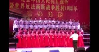 Dos 100 coristas que estavam se apresentando no Chenxing Music Hall, em Beijing, na China, 25 ficaram feridos quando o palco desmoronou(foto: YouTube/Reprodução) Dos 100 coristas que estavam se apresentando no Chenxing Music Hall, em Beijing, na China, 25 ficaram feridos quando o palco desmoronou(foto: YouTube/Reprodução)