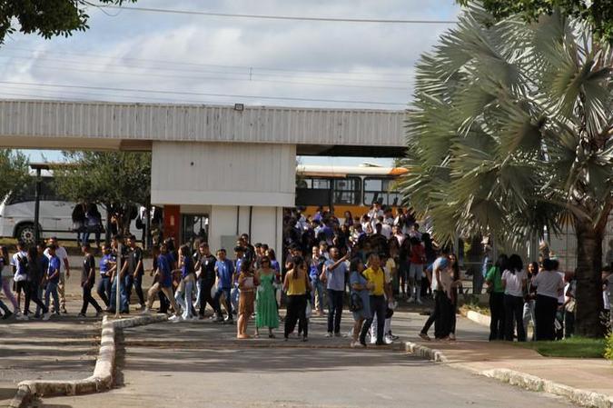 Com oito cursos de graduação, o campus Montes Claros da UFMG recebeu 3,2 mil inscritos no primeiro ano do Seriado(foto: Júlia Oliva/Campus Montes Claros) Com oito cursos de graduação, o campus Montes Claros da UFMG recebeu 3,2 mil inscritos no primeiro ano do Seriado(foto: Júlia Oliva/Campus Montes Claros)