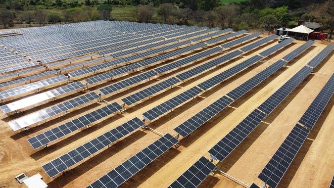 Usina solar da Evolua Energia em Montes Claros: atualmente, a empresa administra 127 parques como este (foto: Evolua/Divulga��o)