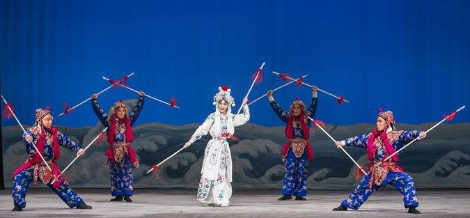 A montagem apresentada na capital mineira adapta uma das histórias mais populares do folclore chinês(foto: Lu Chunlai/Divulgação) A montagem apresentada na capital mineira adapta uma das histórias mais populares do folclore chinês(foto: Lu Chunlai/Divulgação)