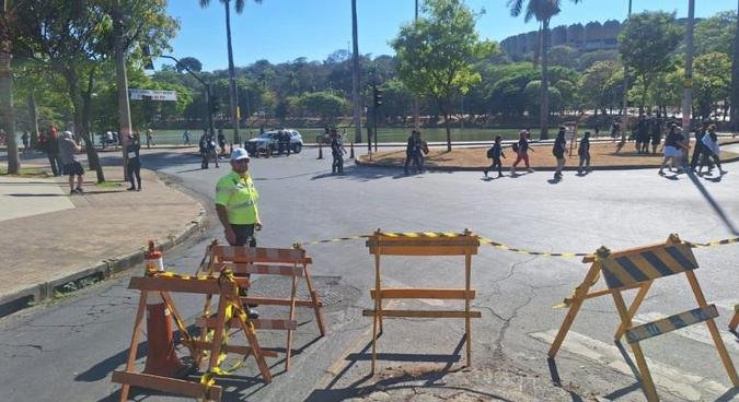 A BHTrans orienta motoristas e pedestres a redobrarem a ateno durante o evento(foto: Divulgao/PBH)