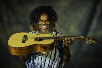 Tom Nascimento celebra 25 anos com show no Sesc Palladium