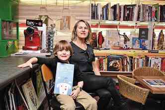A empresria Maria Lina Borges gosta de ler na companhia de Heitor, seu neto: 